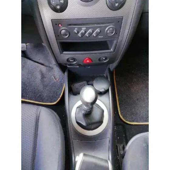 RENAULT MEGANE II BERLINA 3P '2004 CONFORT AUTHENTIQUE BLANCO