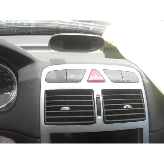 PEUGEOT 307 (S1) '2004 XR CLIM PLATA