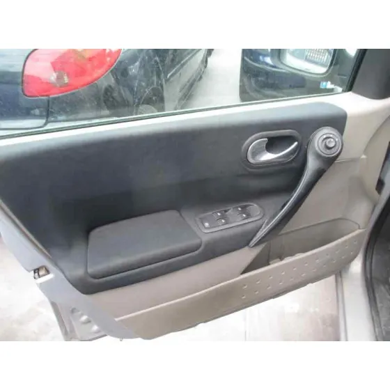 RENAULT MEGANE II BERLINA 5P '2003 CONFORT AUTHENTIQUE GRIS