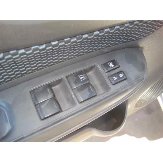 NISSAN NOTE '2015 ACENTA PLATA