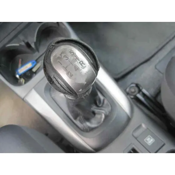 TOYOTA RAV 4 (A2) '2004 2.0 LUNA 4X4 (2003->) PLATA