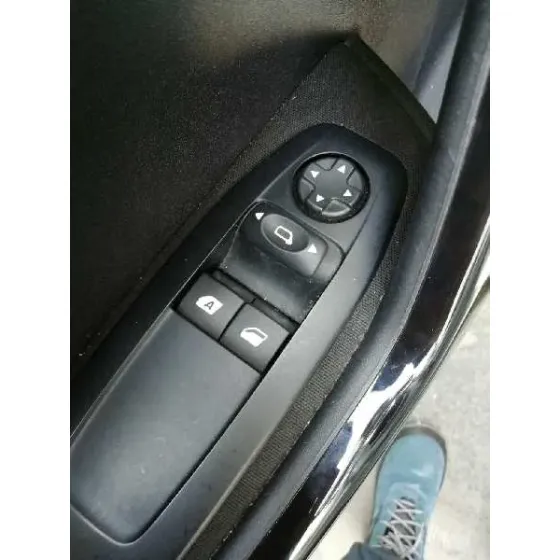 PEUGEOT 208 '2015 ACTIVE BLANCO