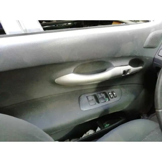 TOYOTA AURIS '2007 1.4 16V CAT ROJO