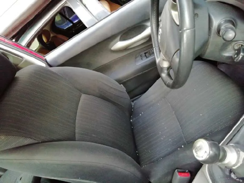 TOYOTA AURIS '2007 1.4 16V CAT ROJO