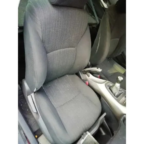 TOYOTA AURIS '2007 1.4 16V CAT ROJO