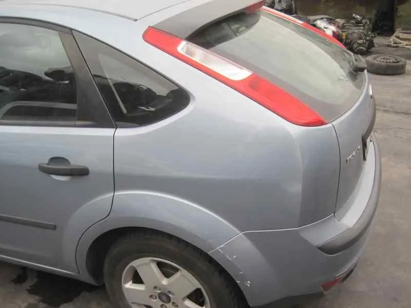 FORD FOCUS BERLINA (CAP) FORD FOCUS BERLINA (CAP) '2005 GHIA AZUL CLARO 2004