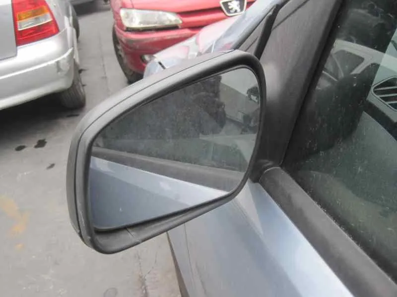 FORD FOCUS BERLINA (CAP) FORD FOCUS BERLINA (CAP) '2005 GHIA AZUL CLARO 2004