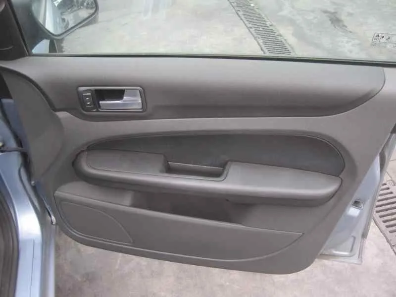 FORD FOCUS BERLINA (CAP) FORD FOCUS BERLINA (CAP) '2005 GHIA AZUL CLARO 2004