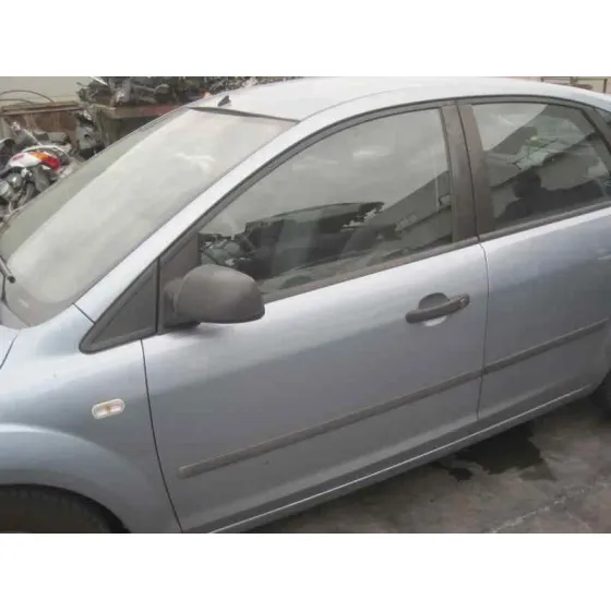 FORD FOCUS BERLINA (CAP) '2005 GHIA AZUL CLARO