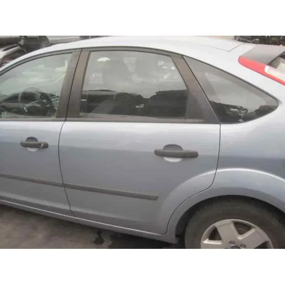 FORD FOCUS BERLINA (CAP) '2005 GHIA AZUL CLARO