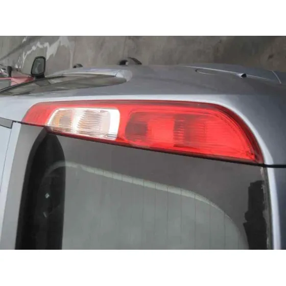 FORD FOCUS BERLINA (CAP) '2005 GHIA AZUL CLARO