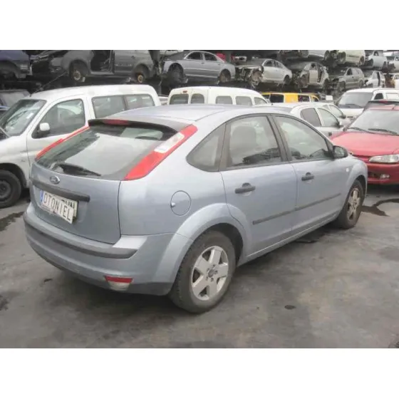 FORD FOCUS BERLINA (CAP) '2005 GHIA AZUL CLARO