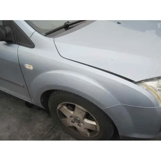 FORD FOCUS BERLINA (CAP) '2005 GHIA AZUL CLARO