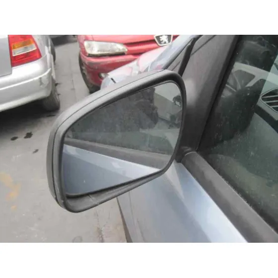 FORD FOCUS BERLINA (CAP) '2005 GHIA AZUL CLARO