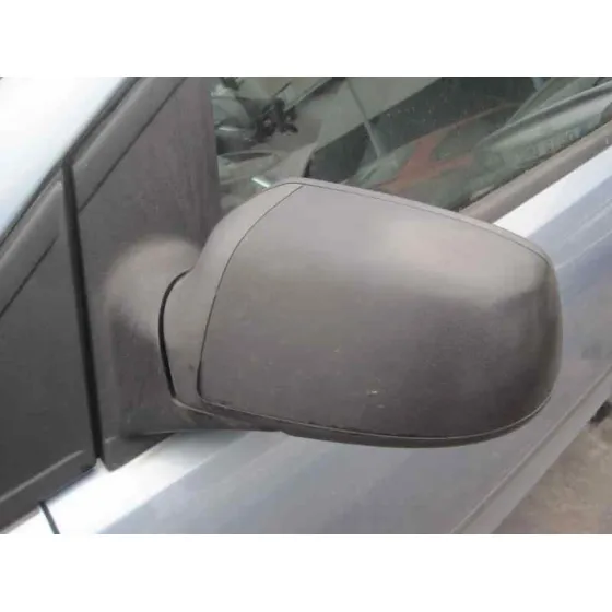 FORD FOCUS BERLINA (CAP) '2005 GHIA AZUL CLARO