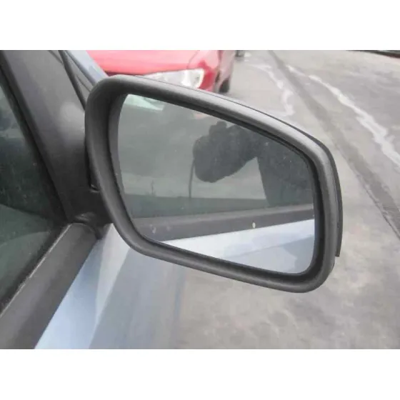 FORD FOCUS BERLINA (CAP) '2005 GHIA AZUL CLARO