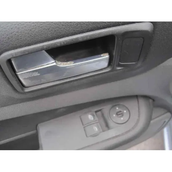 FORD FOCUS BERLINA (CAP) '2005 GHIA AZUL CLARO