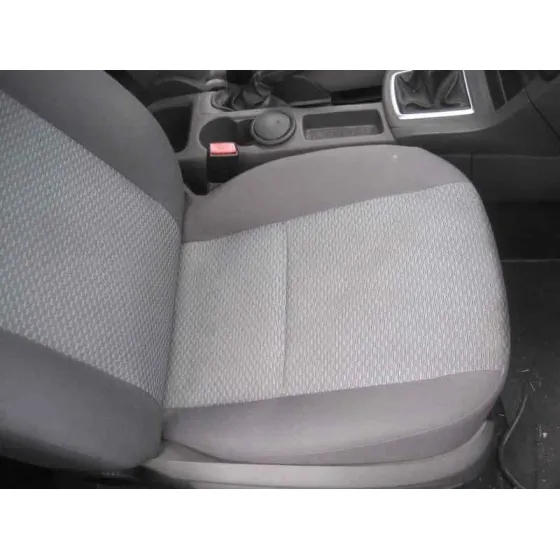 FORD FOCUS BERLINA (CAP) '2005 GHIA AZUL CLARO
