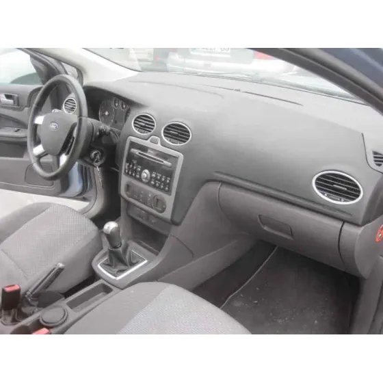 FORD FOCUS BERLINA (CAP) '2005 GHIA AZUL CLARO