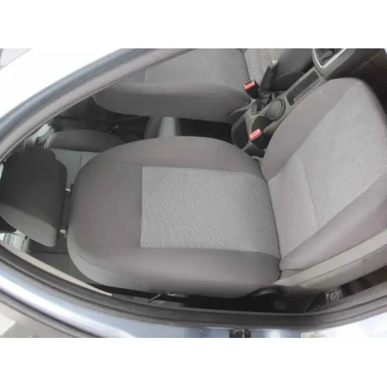 FORD FOCUS BERLINA (CAP) '2005 GHIA AZUL CLARO