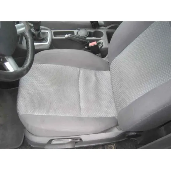 FORD FOCUS BERLINA (CAP) '2005 GHIA AZUL CLARO