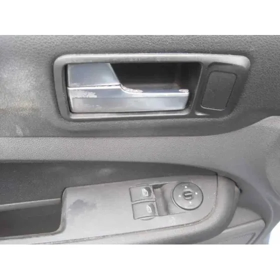 FORD FOCUS BERLINA (CAP) '2005 GHIA AZUL CLARO