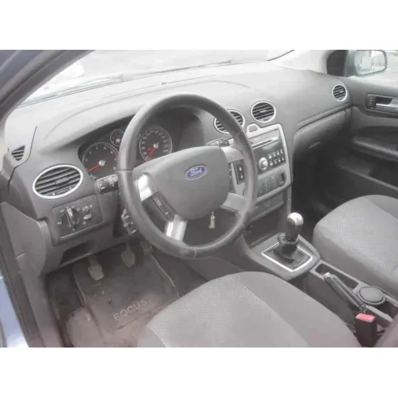 FORD FOCUS BERLINA (CAP) '2005 GHIA AZUL CLARO