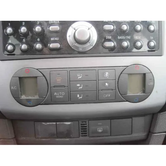 FORD FOCUS BERLINA (CAP) '2005 GHIA AZUL CLARO