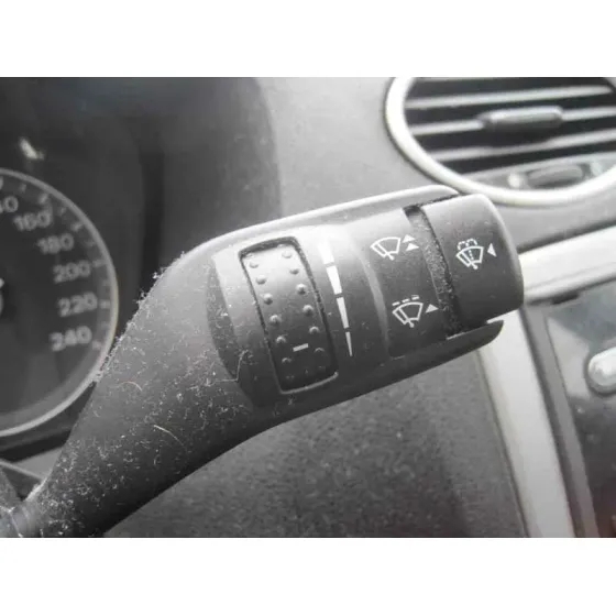 FORD FOCUS BERLINA (CAP) '2005 GHIA AZUL CLARO