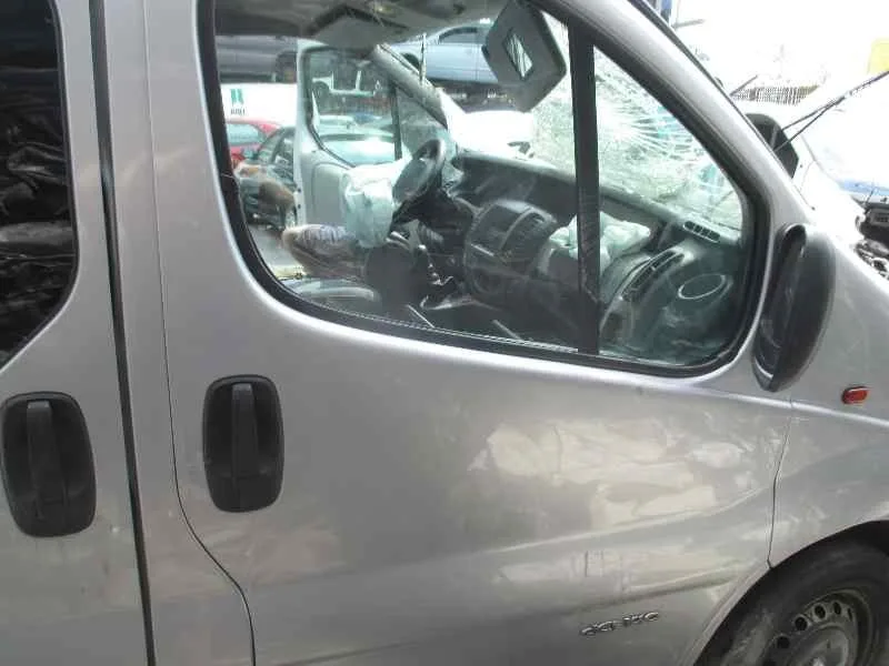 RENAULT TRAFIC COMBI (AB 4.01) RENAULT TRAFIC COMBI (AB 4.01) '2004 9 - PLAZAS (L1H1) 2,9T COMBI CORTO PLATA 2001