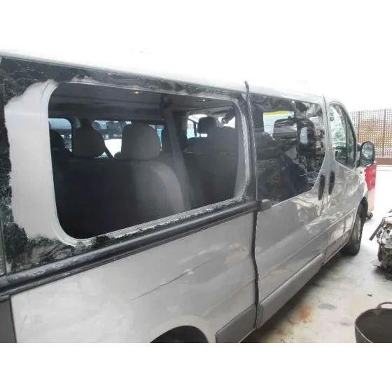 RENAULT TRAFIC COMBI (AB 4.01) '2004 9 - PLAZAS (L1H1) 2,9T COMBI CORTO PLATA