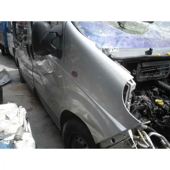 RENAULT TRAFIC COMBI (AB 4.01) '2004 9 - PLAZAS (L1H1) 2,9T COMBI CORTO PLATA