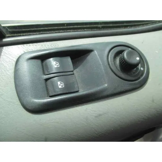 RENAULT TRAFIC COMBI (AB 4.01) '2004 9 - PLAZAS (L1H1) 2,9T COMBI CORTO PLATA