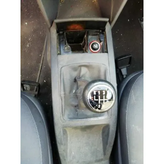 VOLKSWAGEN POLO (9N1) '2004 1.4 16V PLATA