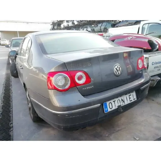 VOLKSWAGEN PASSAT BERLINA (3C2) '2006 ADVANCE GRIS PLATA
