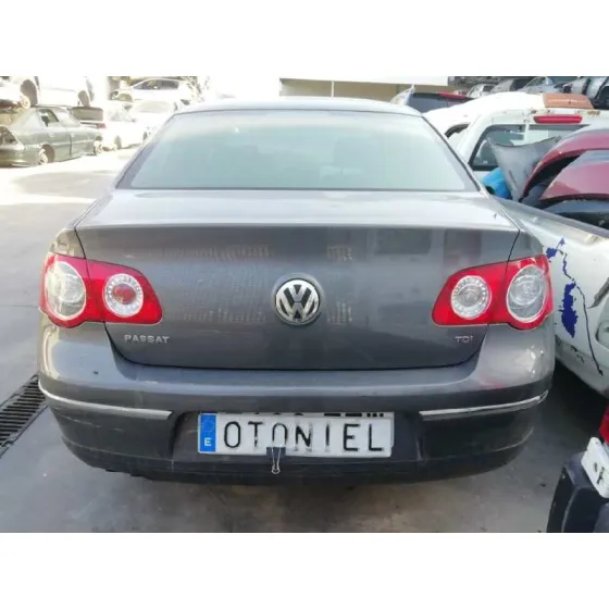 VOLKSWAGEN PASSAT BERLINA (3C2) '2006 ADVANCE GRIS PLATA
