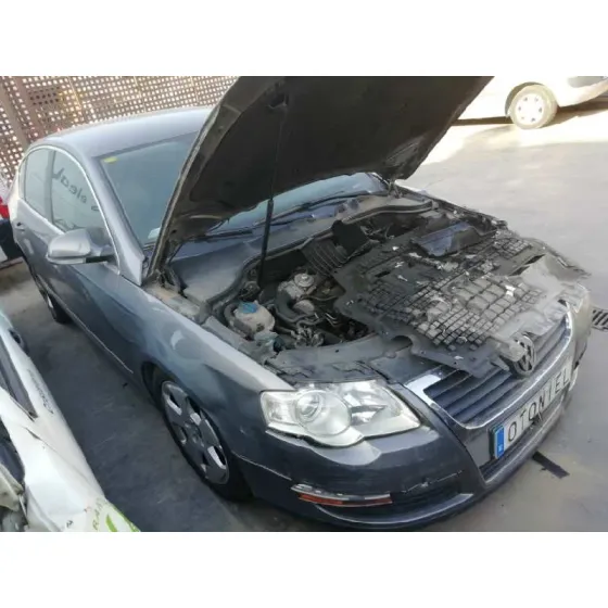 VOLKSWAGEN PASSAT BERLINA (3C2) '2006 ADVANCE GRIS PLATA
