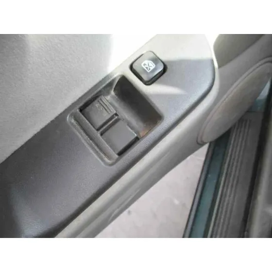 NISSAN PRIMERA BERLINA (P11) '2001 BASICO VERDE