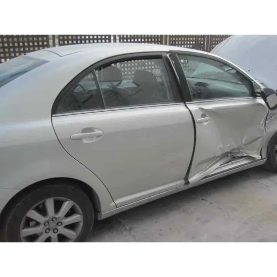 TOYOTA AVENSIS BERLINA (T25) '2004 2.0 D4-D EXECUTIVE BERLINA (5-PTAS.) PLATA