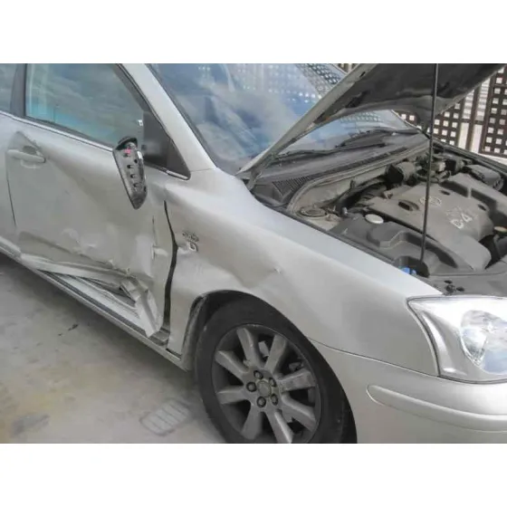 TOYOTA AVENSIS BERLINA (T25) '2004 2.0 D4-D EXECUTIVE BERLINA (5-PTAS.) PLATA