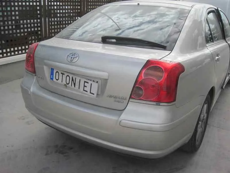 TOYOTA AVENSIS BERLINA (T25) '2004 2.0 D4-D EXECUTIVE BERLINA (5-PTAS.) PLATA