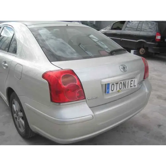 TOYOTA AVENSIS BERLINA (T25) '2004 2.0 D4-D EXECUTIVE BERLINA (5-PTAS.) PLATA