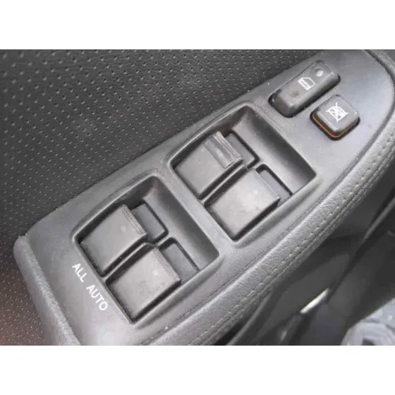 TOYOTA AVENSIS BERLINA (T25) '2004 2.0 D4-D EXECUTIVE BERLINA (5-PTAS.) PLATA
