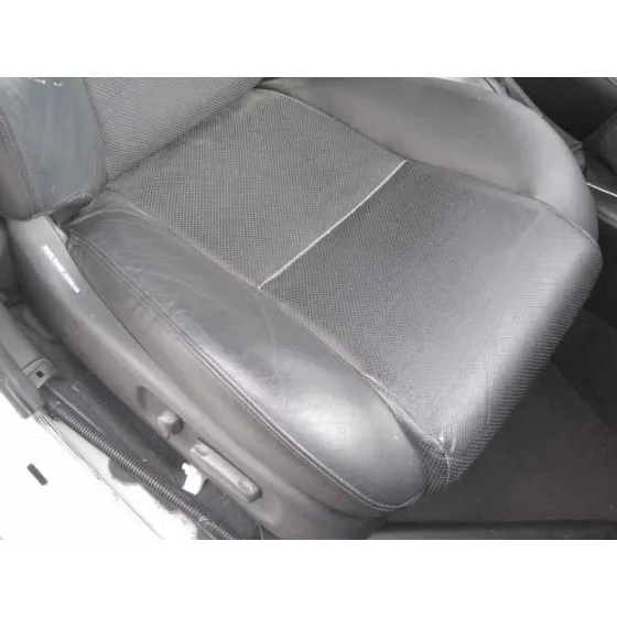 TOYOTA AVENSIS BERLINA (T25) '2004 2.0 D4-D EXECUTIVE BERLINA (5-PTAS.) PLATA