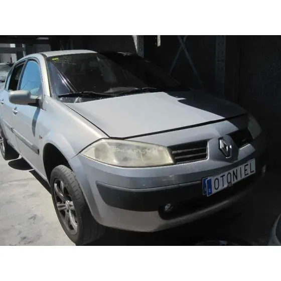 RENAULT MEGANE II CLASSIC BERLINA '2004 CONFORT AUTHENTIQUE PLATA