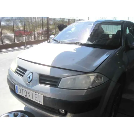RENAULT MEGANE II CLASSIC BERLINA '2004 CONFORT AUTHENTIQUE PLATA