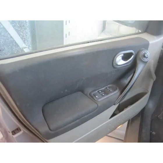 RENAULT MEGANE II CLASSIC BERLINA '2004 CONFORT AUTHENTIQUE PLATA