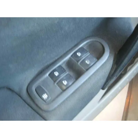 RENAULT MEGANE II CLASSIC BERLINA '2004 CONFORT AUTHENTIQUE PLATA