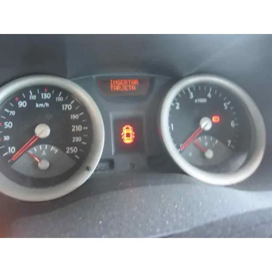 RENAULT MEGANE II CLASSIC BERLINA '2004 CONFORT AUTHENTIQUE PLATA