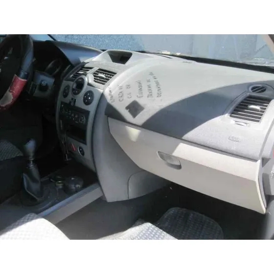 RENAULT MEGANE II CLASSIC BERLINA '2004 CONFORT AUTHENTIQUE PLATA